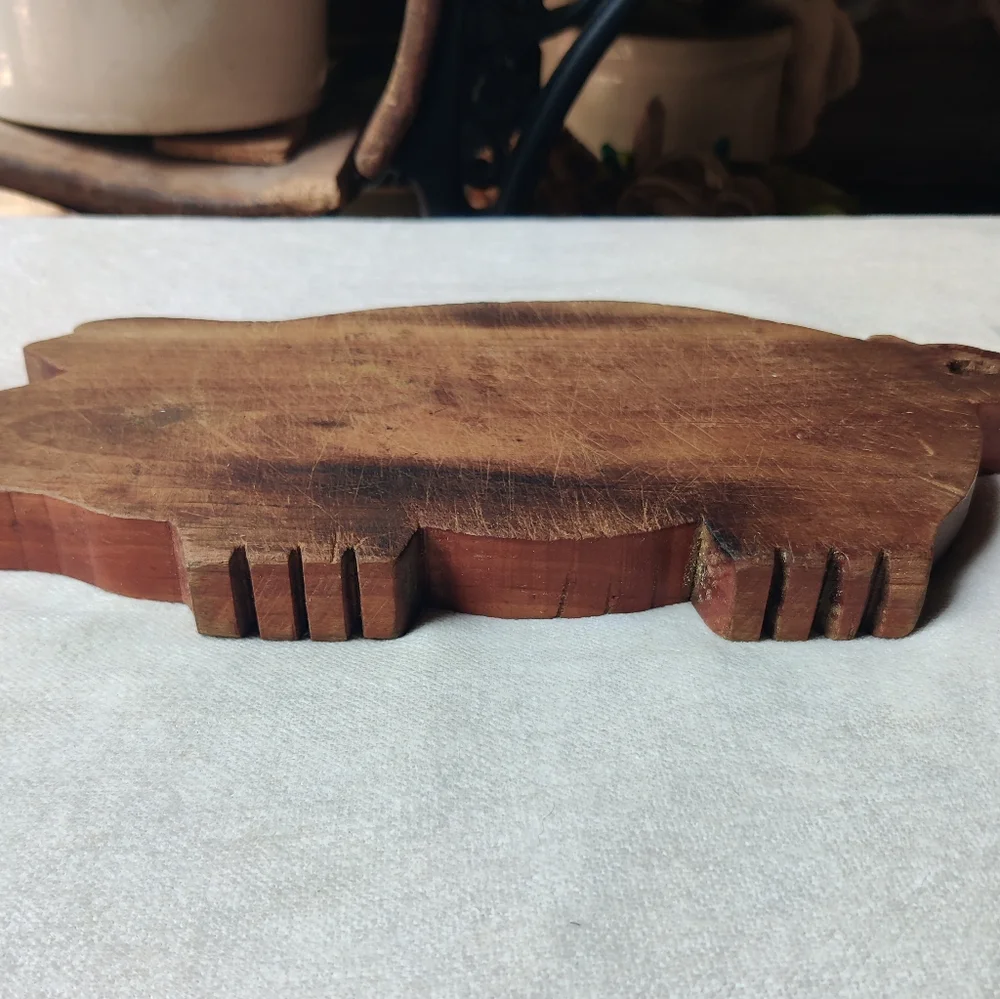 VTG Pig Shaped Cutting Board with Strawberries  14.5x7.25